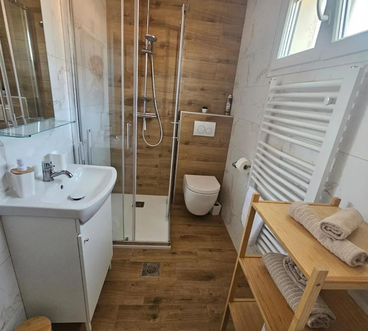 Apartment Apartman Ena Vir