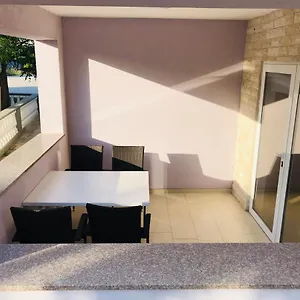 Apartment Lavanda Centar, Vir