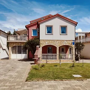 Apartment Fida, Vir